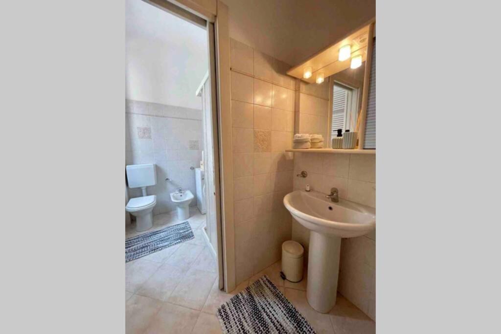 Unconventional Apartment: Centro Storico Con Bici マントヴァ エクステリア 写真